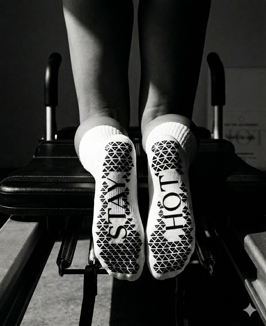 STAY HOT – Women’s Lagree Grip Socks | white