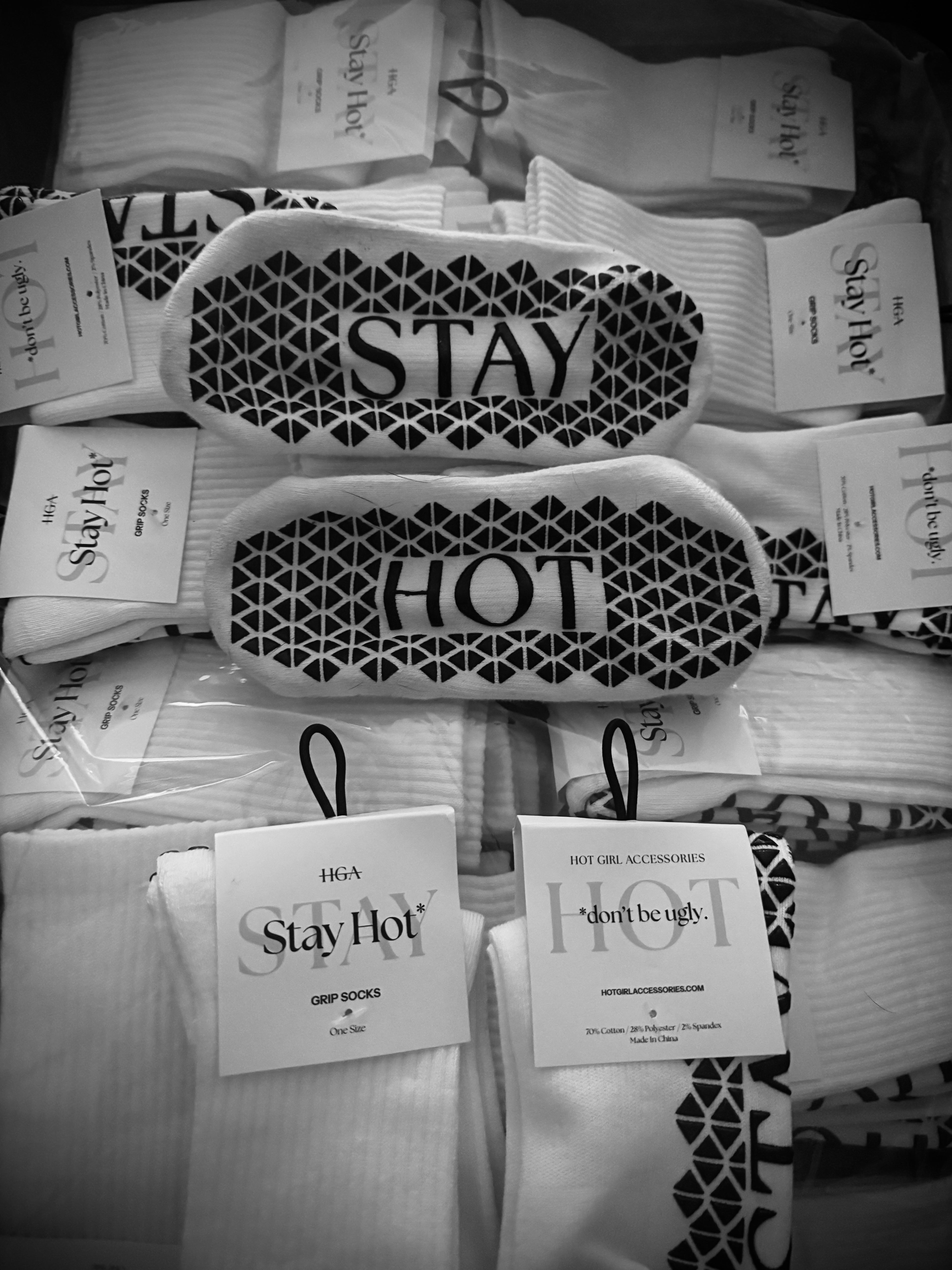 STAY HOT – Women’s Lagree Grip Socks | white