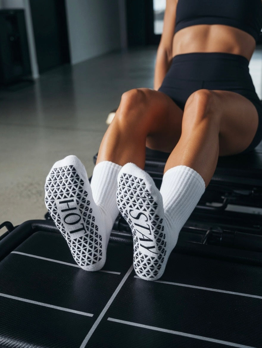 STAY HOT – Women’s Lagree Grip Socks | white